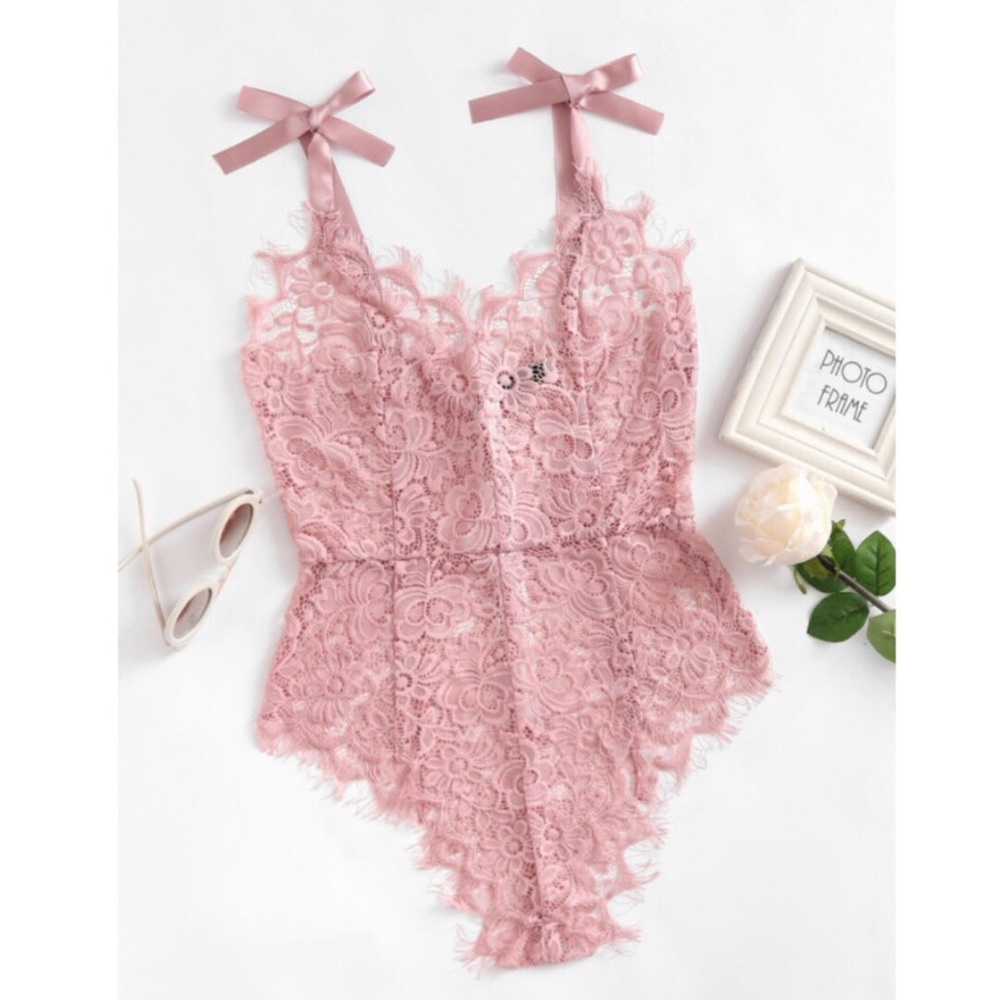 🆕 Pretty Little Thing Lace Bodysuit